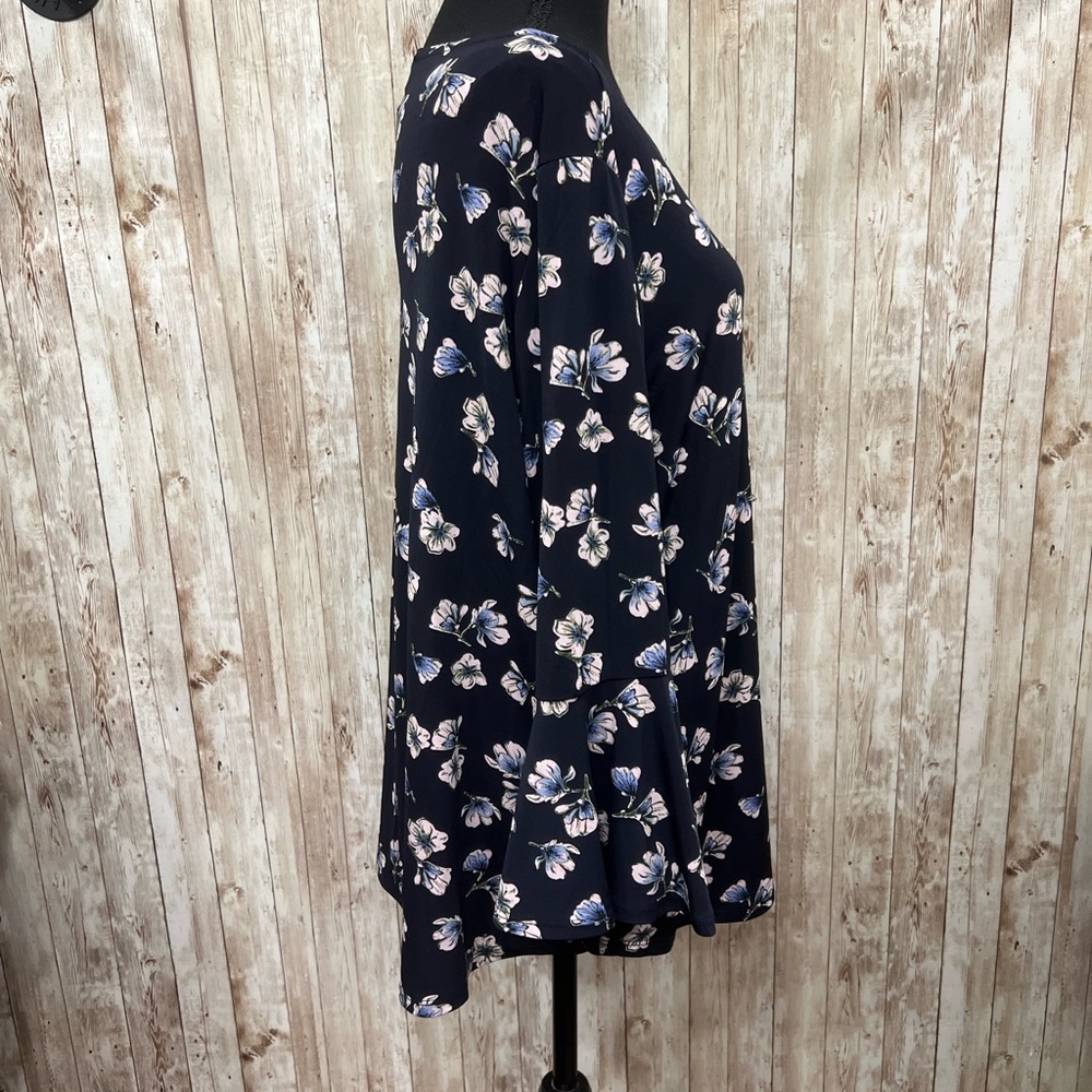 Carmen‎ Marc Valvo Blue and White Blouse - Picture 2 of 5